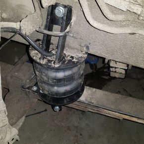 Пневмоподвеска на переднюю ось Isuzu NQR 75  2005 - 2015