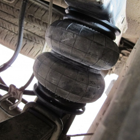 Пневмоподвеска на заднюю ось Nissan Navara D40, грузовой вариант