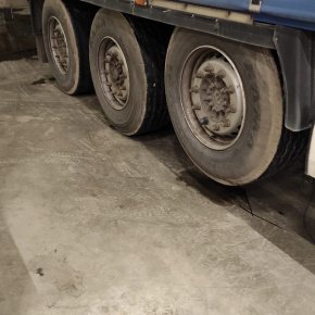 Установка подъёмного механизма на полуприцеп Krone