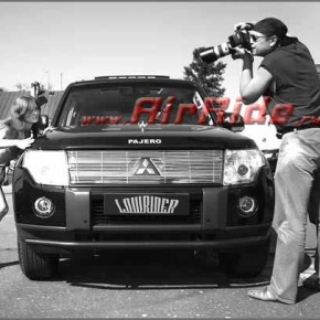 Пневмоткрывание капота на Mitsubishi Pajero 4