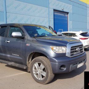 Установка задней пневмоподвески на Toyota Tundra на увеличенных подушках