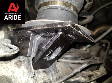 Рис. 16 Наши проекты: Пневмоподвеска на ﻿Mercedes X-class - установка задних пневмобаллонов