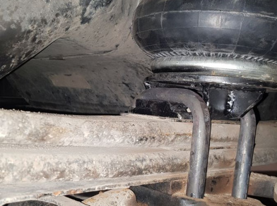 Рис. 5 Наши проекты: Пневмоподвеска на AVIA D120-170 в дополнение к рессорам