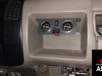 Рис. 4 Наши проекты: Установка задней пневмоподвески на Hino 300