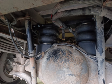 Рис. 2 Наши проекты: Установка пневмоподвески Hino 500