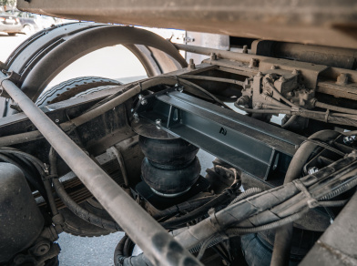 Рис. 5 Наши проекты: Пневмоподушки на Isuzu ELF 9.5