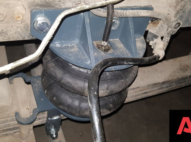 Рис. 5 Наши проекты: Пневмоподвеска на ﻿Isuzu Forward в дополнение к рессорам