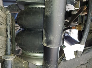 Рис. 5 Наши проекты: Монтаж задней пневмоподвески Isuzu NP90