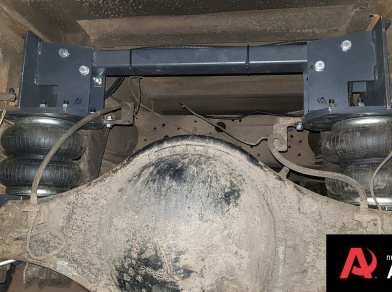 Рис. 5 Наши проекты: Пневмоподвеска на Isuzu NP75 - обзор задней пневмоподвески