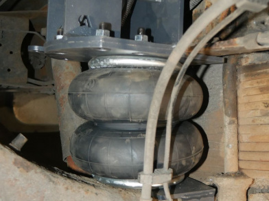 Рис. 7 Наши проекты: Установка пневмоподвески ISUZU NP