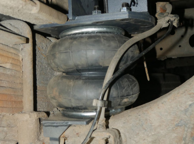 Рис. 6 Наши проекты: Установка пневмоподвески ISUZU NP