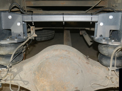 Рис. 5 Наши проекты: Установка пневмоподвески ISUZU NP