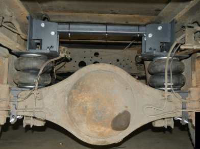 Рис. 2 Наши проекты: Установка пневмоподвески ISUZU NP