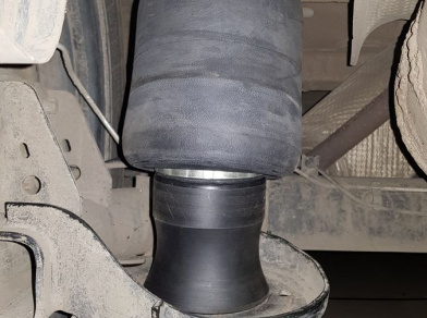 Рис. 14 Наши проекты: Пневмоподвеска на Renault Dokker - пневмобаллоны для задней оси