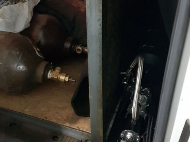 Рис. 13 Наши проекты: Пневмоподвеска на Renault Dokker - пневмобаллоны для задней оси