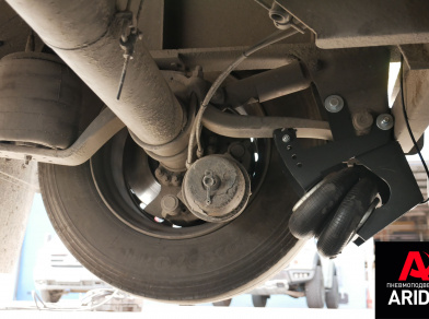 Рис. 6 Наши проекты: Механизм подъема оси SAF на полуприцеп Schmitz