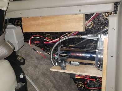 Рис. 9 Наши проекты: Пневмоподвеска на ﻿Шевроле Эксперсс 1500 Black & White Team