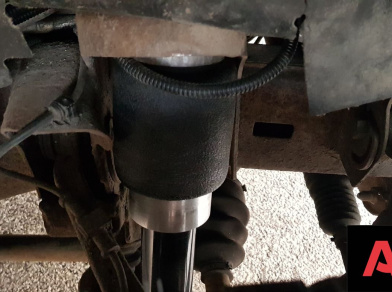 Рис. 7 Наши проекты: Пневмоподвеска на ﻿Шевроле Эксперсс 1500 Black & White Team