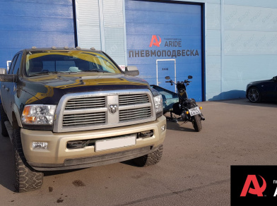 Рис. 1 Наши проекты: Пневмоподвеска на Dodge Ram 2500 для грузоперевозок - фото установки мастерами Aride