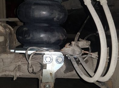 Рис. 8 Наши проекты: Монтаж задних пневмоподушек на Ford Transit 2007 года