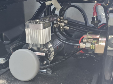 Рис. 7 Наши проекты: Установка пневмоподвески на Iveco Daily 70C с двухконтурной системой управления 