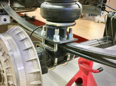 Рис. 3 Наши проекты: Лада ВИС и Нива на пневмоподвеске с КМУ