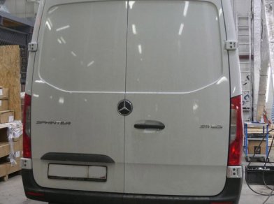 Рис. 2 Наши проекты: Установка пневоподвески на Mercedes Sprinter 2020 года
