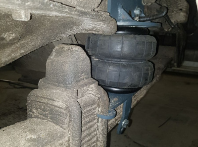 Рис. 8 Наши проекты: Пневмоподвеска на Mitsubishi Canter для усиления - Этапы установки