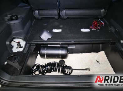 Рис. 6 Наши проекты: Пневматический сигнал на Mitsubishi Pajero