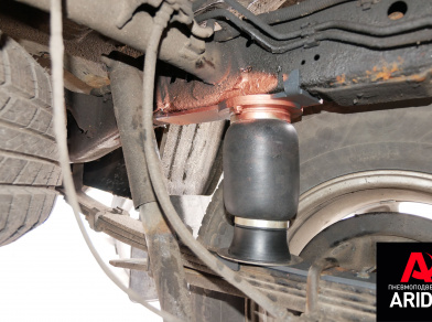 Рис. 3 Наши проекты: Пневмоподвеска на заднюю ось Nissan Navara D40 (комплект вспомогательной пневмоподвески 44010)