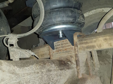 Рис. 5 Наши проекты: Пневмоподвеска на ﻿Toyota Tundra на увеличенных подушках- Этапы установки